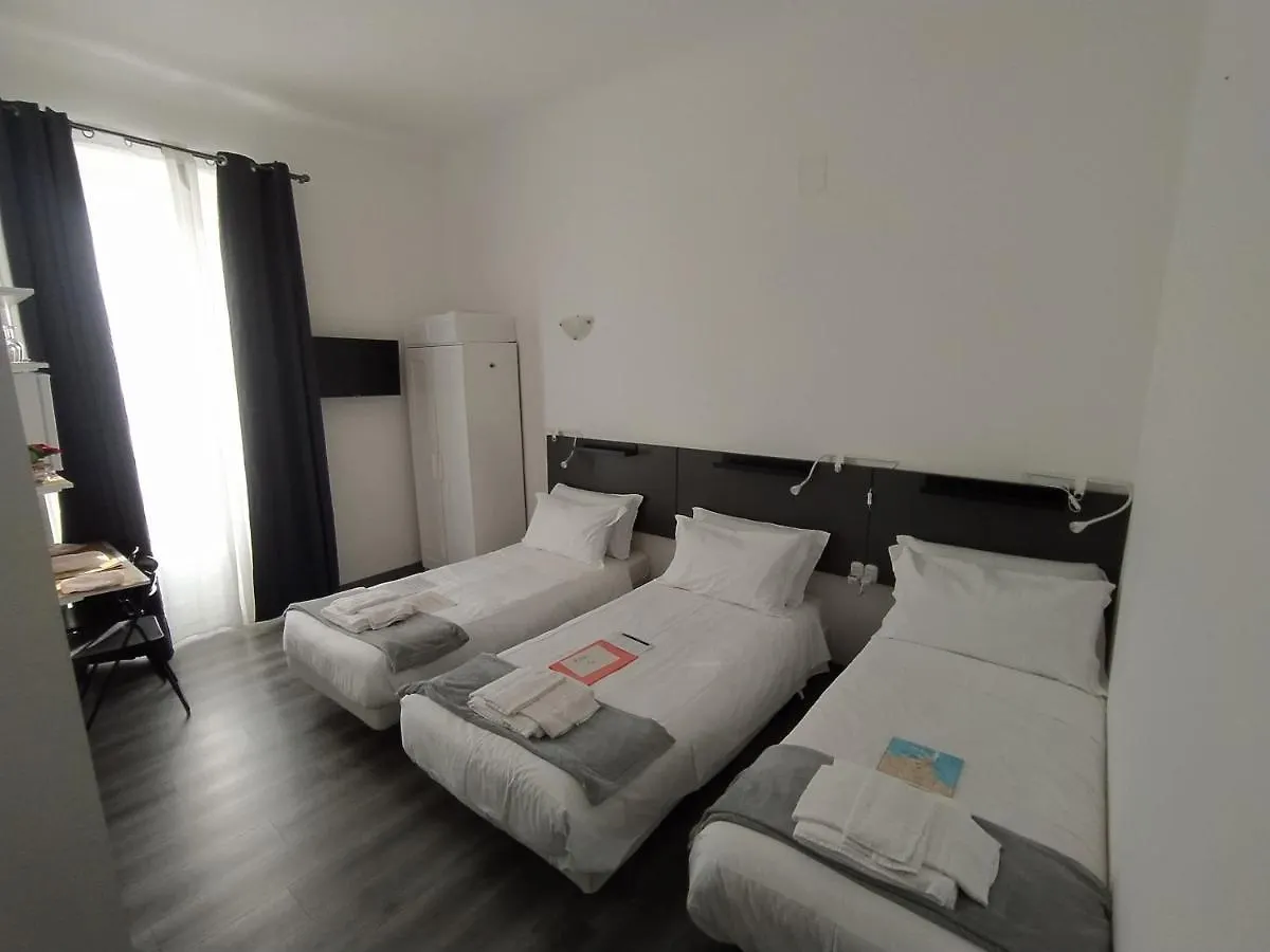 Hotel Domus Nikolai Bari 2*,  Włochy